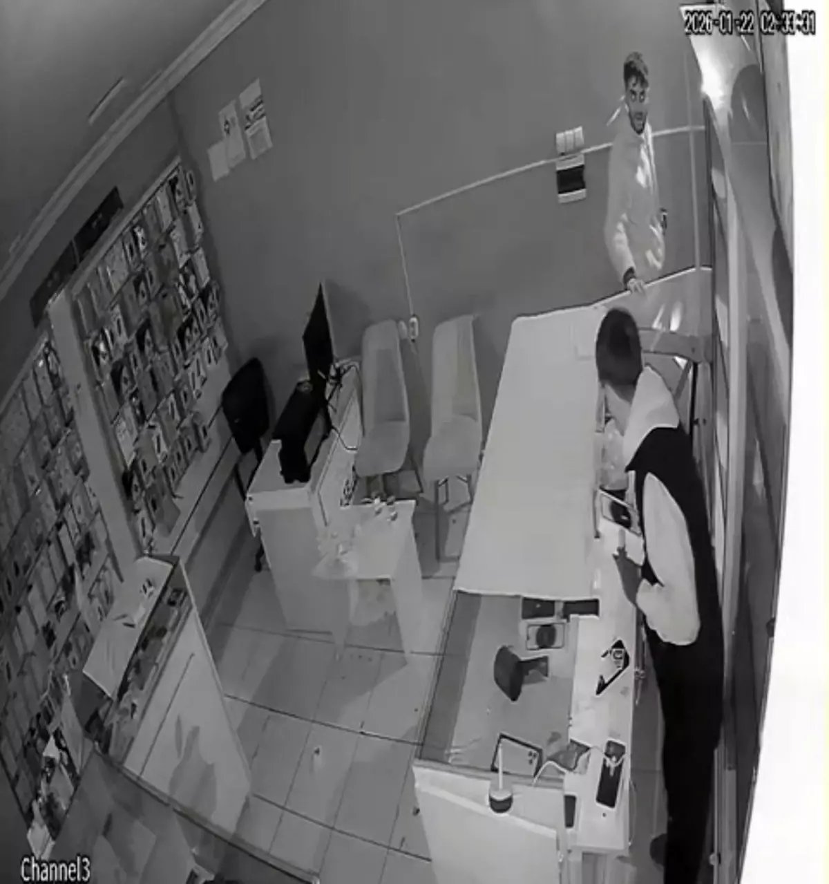 Iğdır'da telefon satış mağazasına gece hırsızlığı