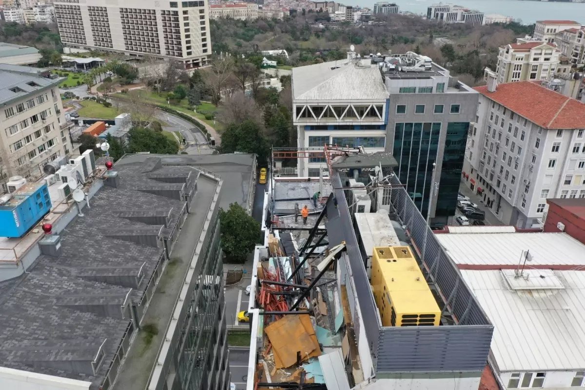 Şişli'de otele ait kaçak yapı yıkıldı