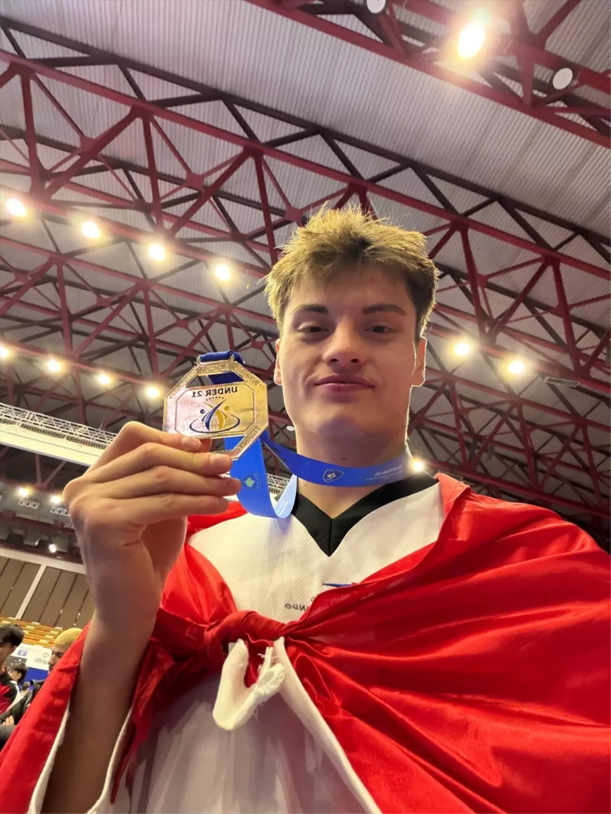 Haliç Üniversitesi Avrupa şampiyonu öğrencisini kutladı