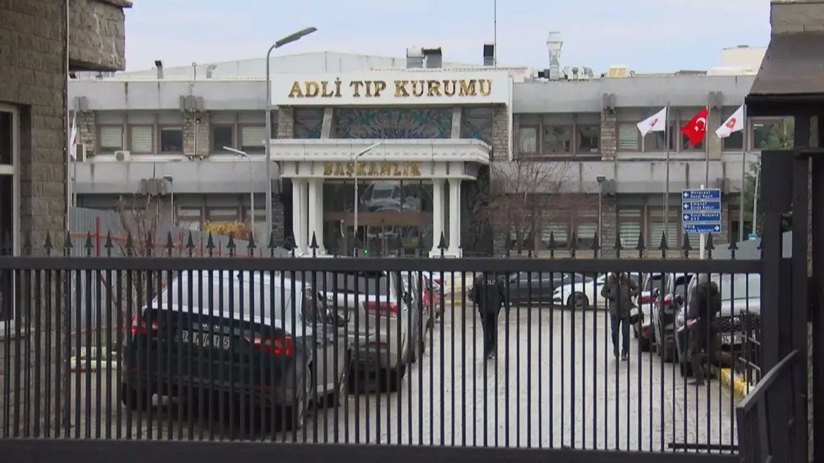 Rus yüzücünün ailesi cenazeyi almak için Adli Tıp Kurumu'nda