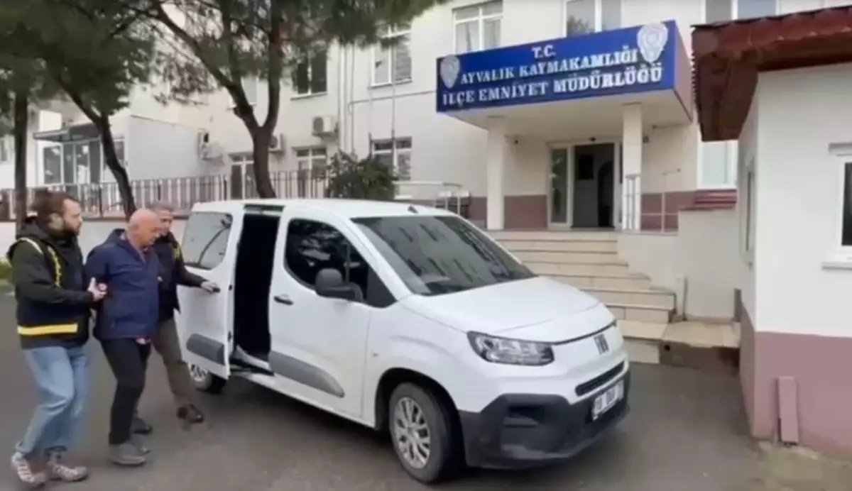 Şantaj yapan ihraç emniyet amiri, para alırken yakalandı