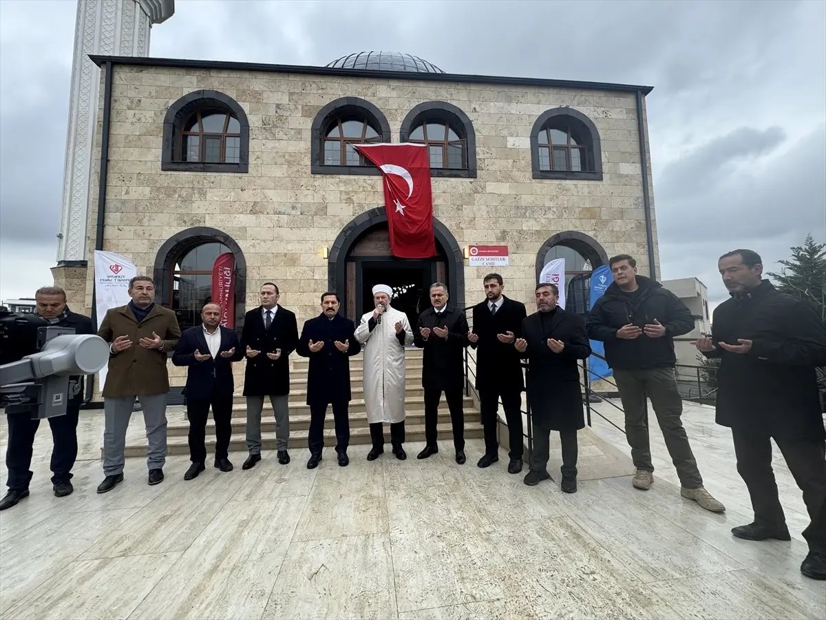 Hatay'da yeniden inşa edilen Gazze Şehitleri Camisi ibadete açıldı