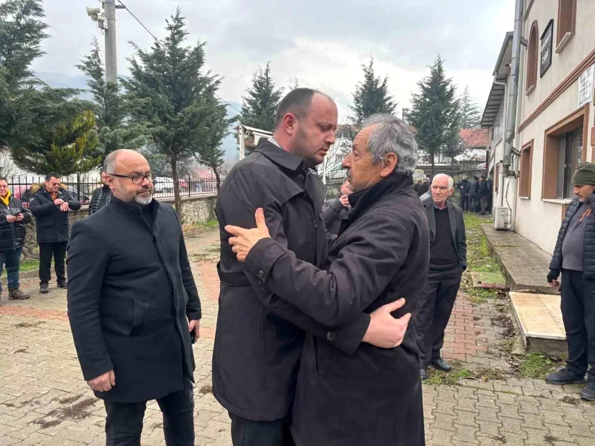 Tarihi ilçenin 100 yıllık çınarı hayatını kaybetti: İHA muhabirinin baba acısı