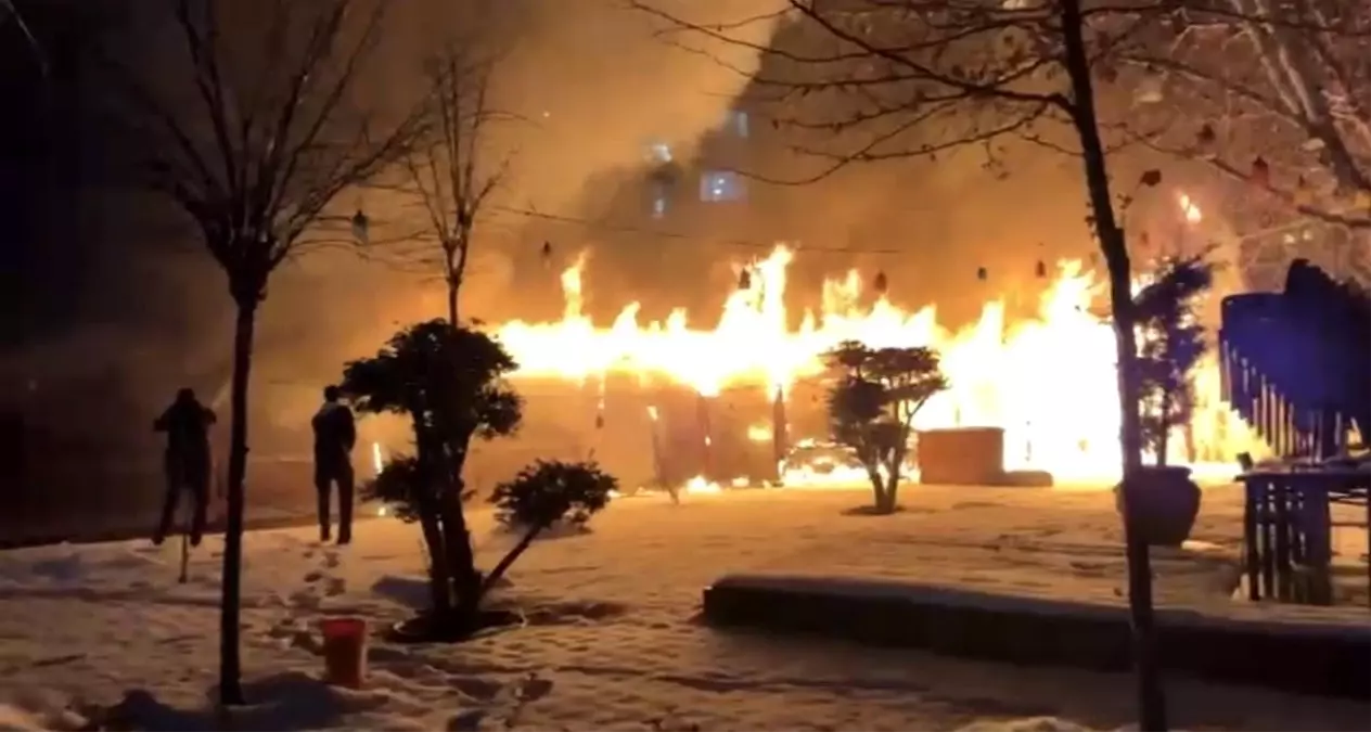 Diyarbakır'da kafede yangın paniği