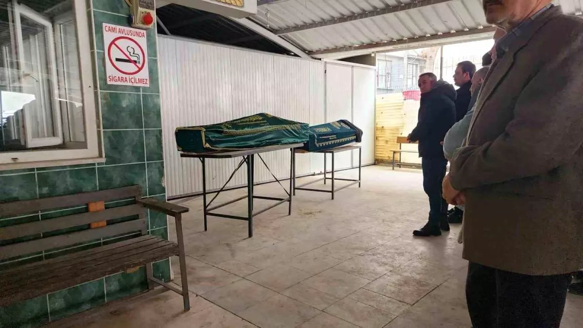 Otoyol gişelerindeki kazada ölen çift gözyaşlarıyla uğurlandı