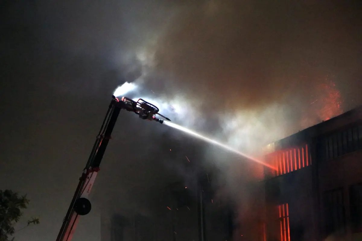 Adana'da Fabrikada Yangın Çıktı