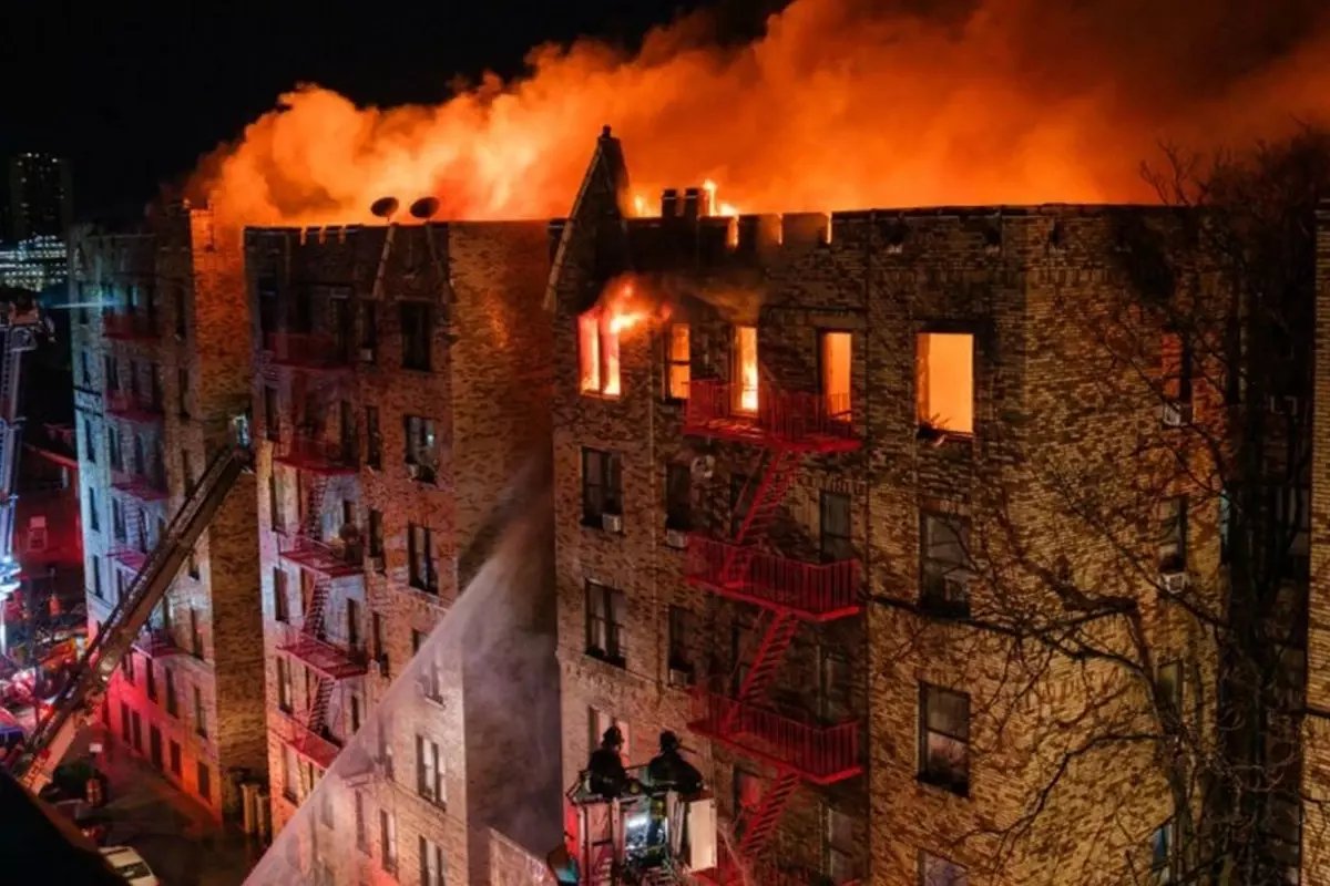 New York'ta gece yarısı faciası: Gaz patlaması can aldı