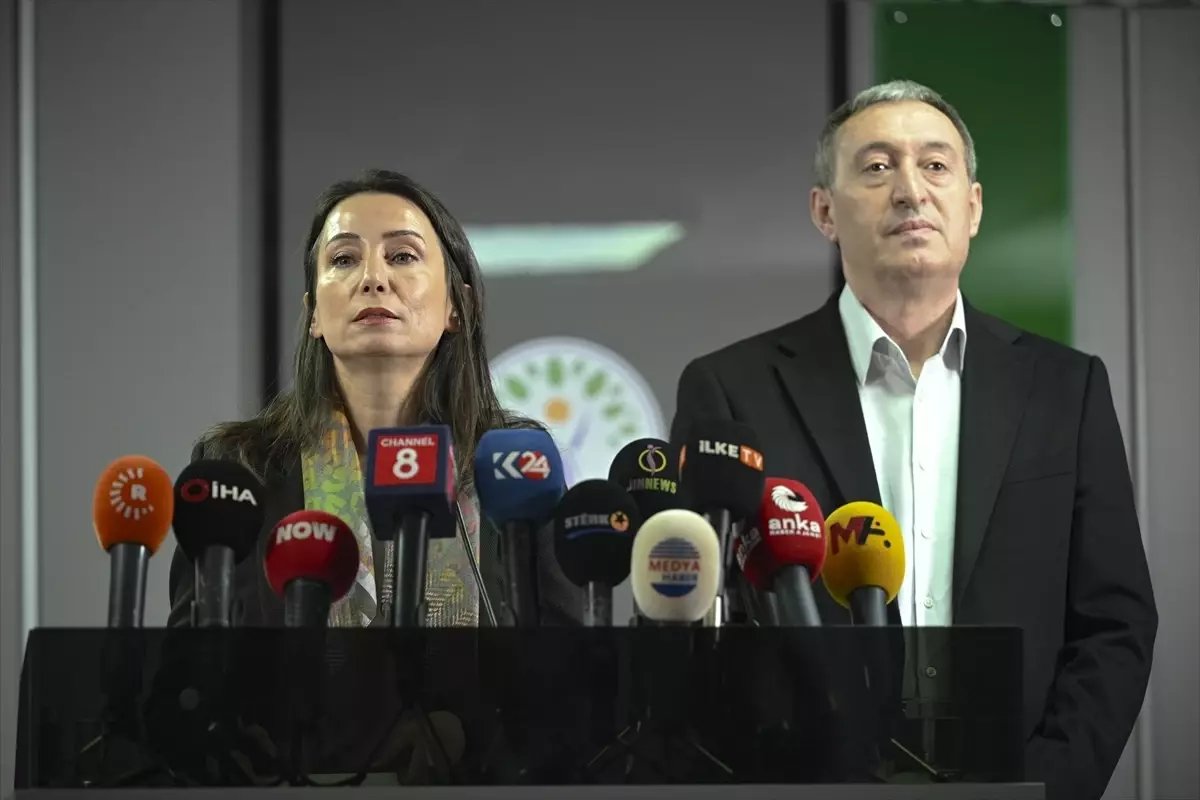 DEM Parti Eş Genel Başkanları Hatimoğulları ve Bakırhan, basın açıklaması yaptı