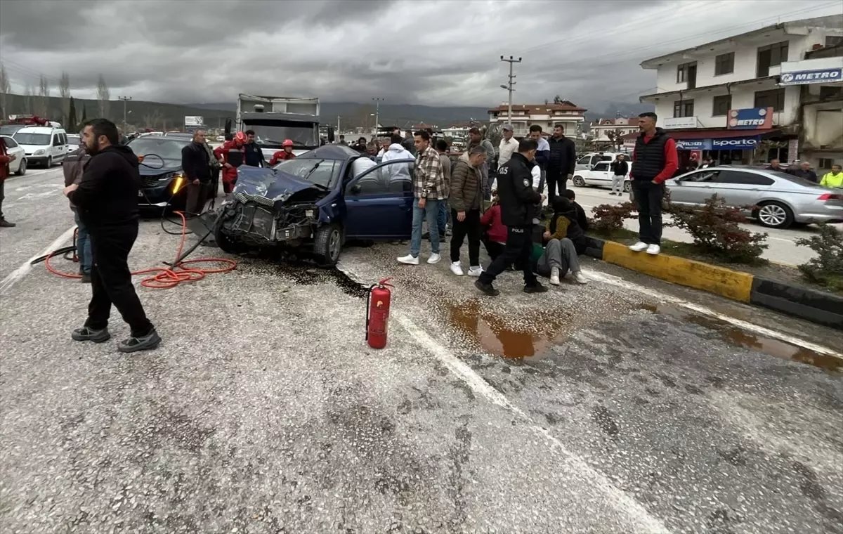 Muğla'da zincirleme kazada 4 kişi yaralandı