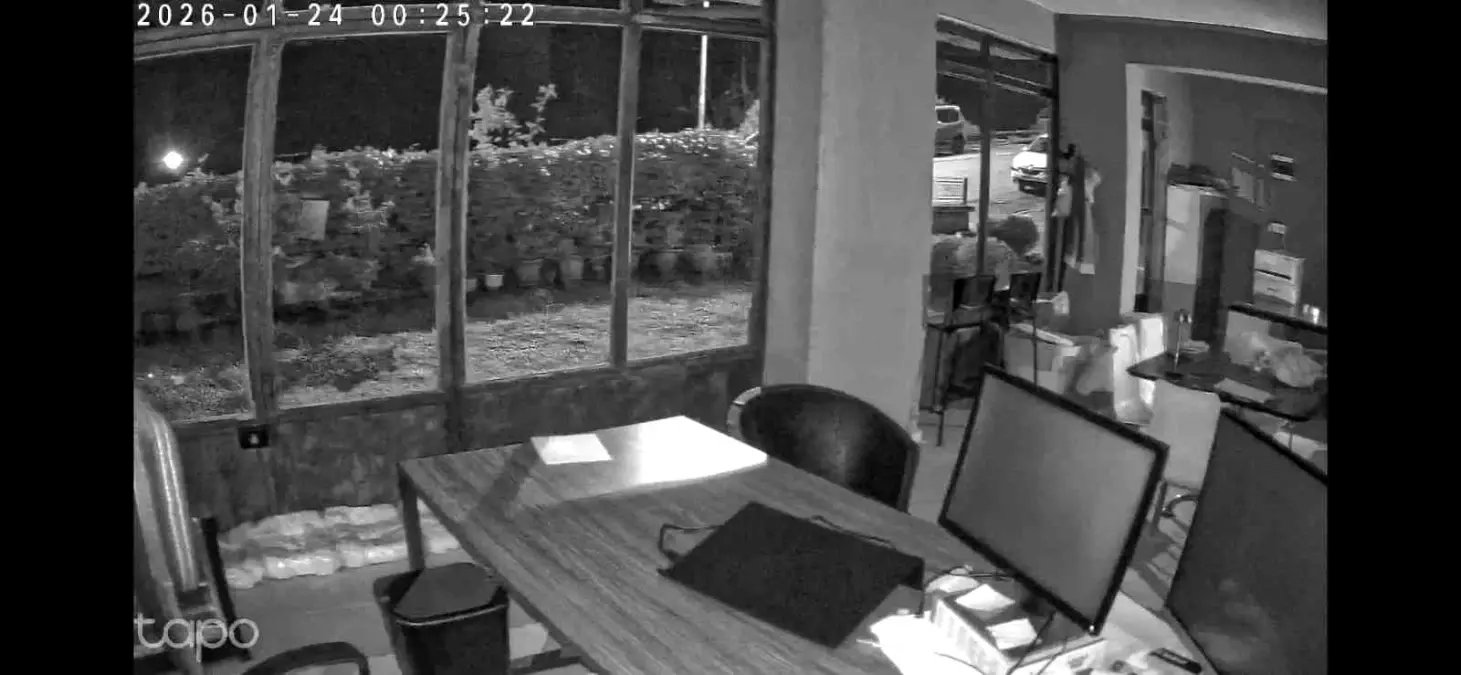 Balıkesir'de meydana gelen deprem Bursa'da işyerinin kamerasına yansıdı