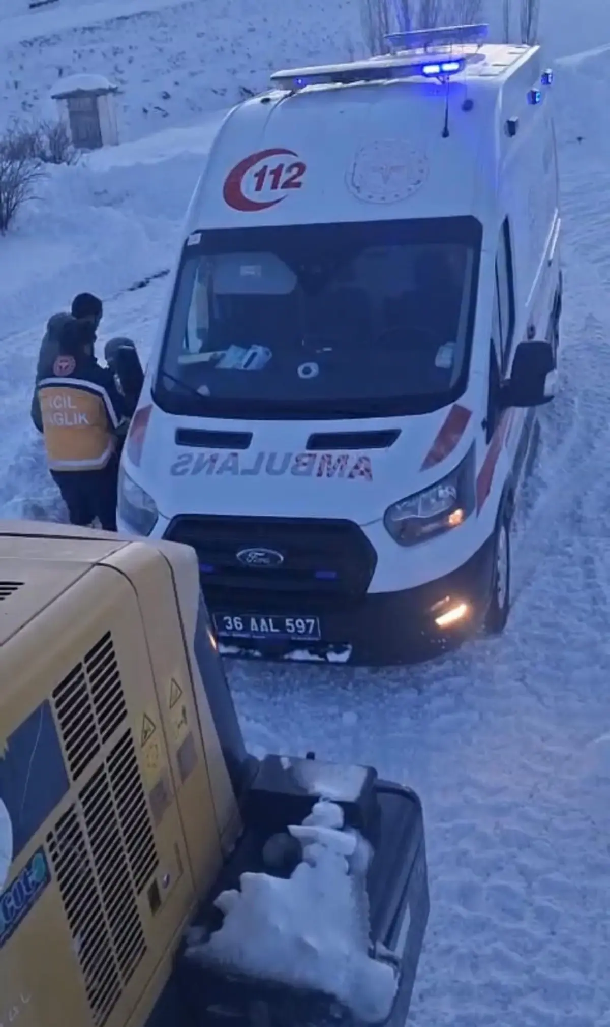 Kars'ta hasta kadın için ekipler seferber oldu