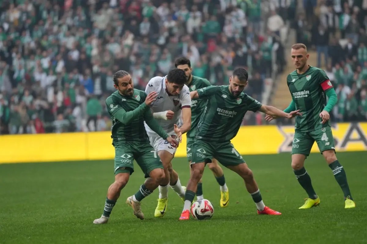 Bursaspor, Yeni Mersin İdmanyurdu'nu 3-0 mağlup etti