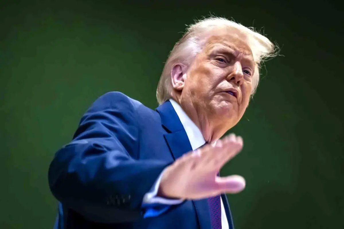 Trump'tan Kanada'ya Çin'le ticaret anlaşması tehdidi: "Yüzde 100 gümrük vergisi uygulanır"