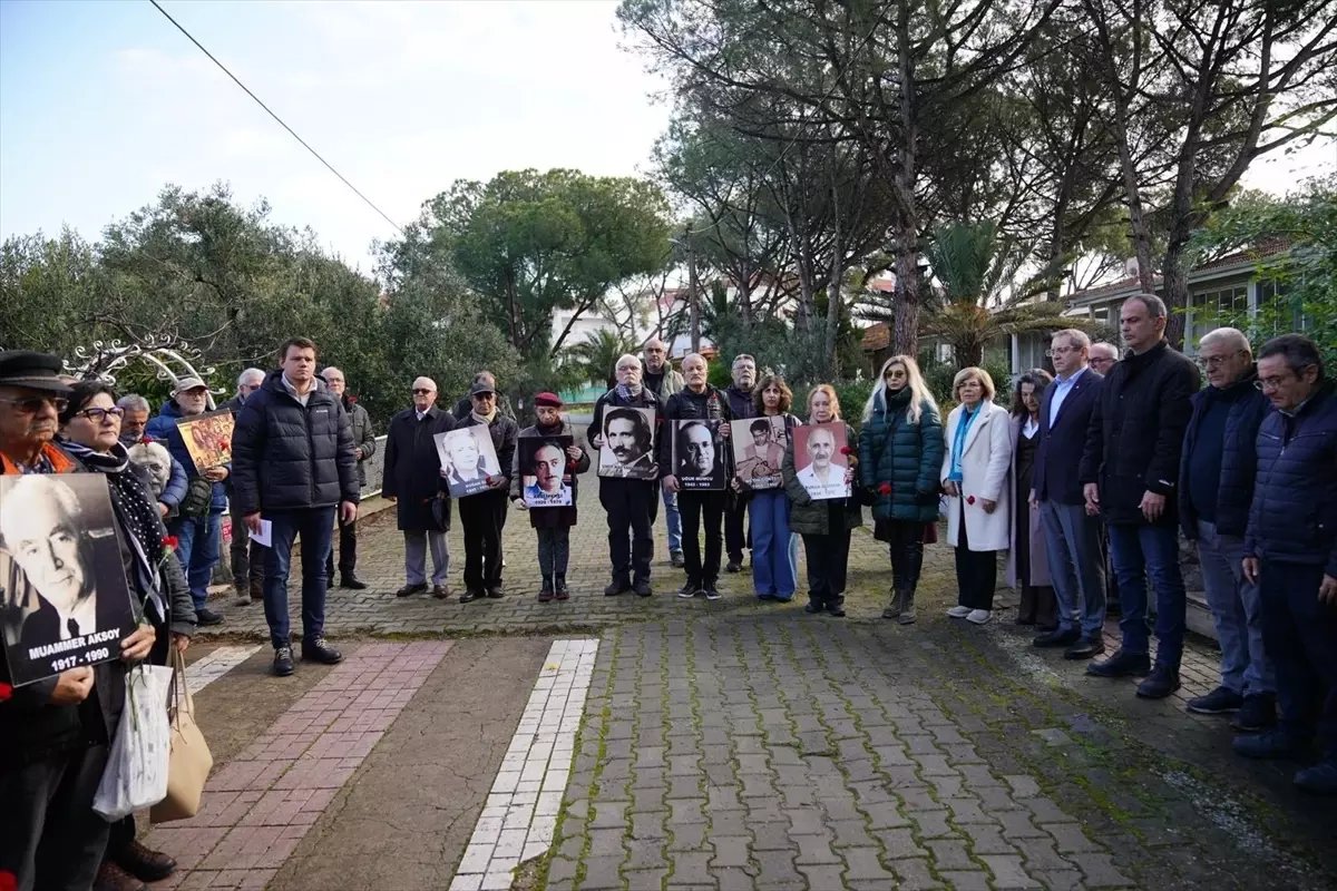 Gazeteci Uğur Mumcu ölümünün 33. yılında Ayvalık'taki evinin önünde anıldı