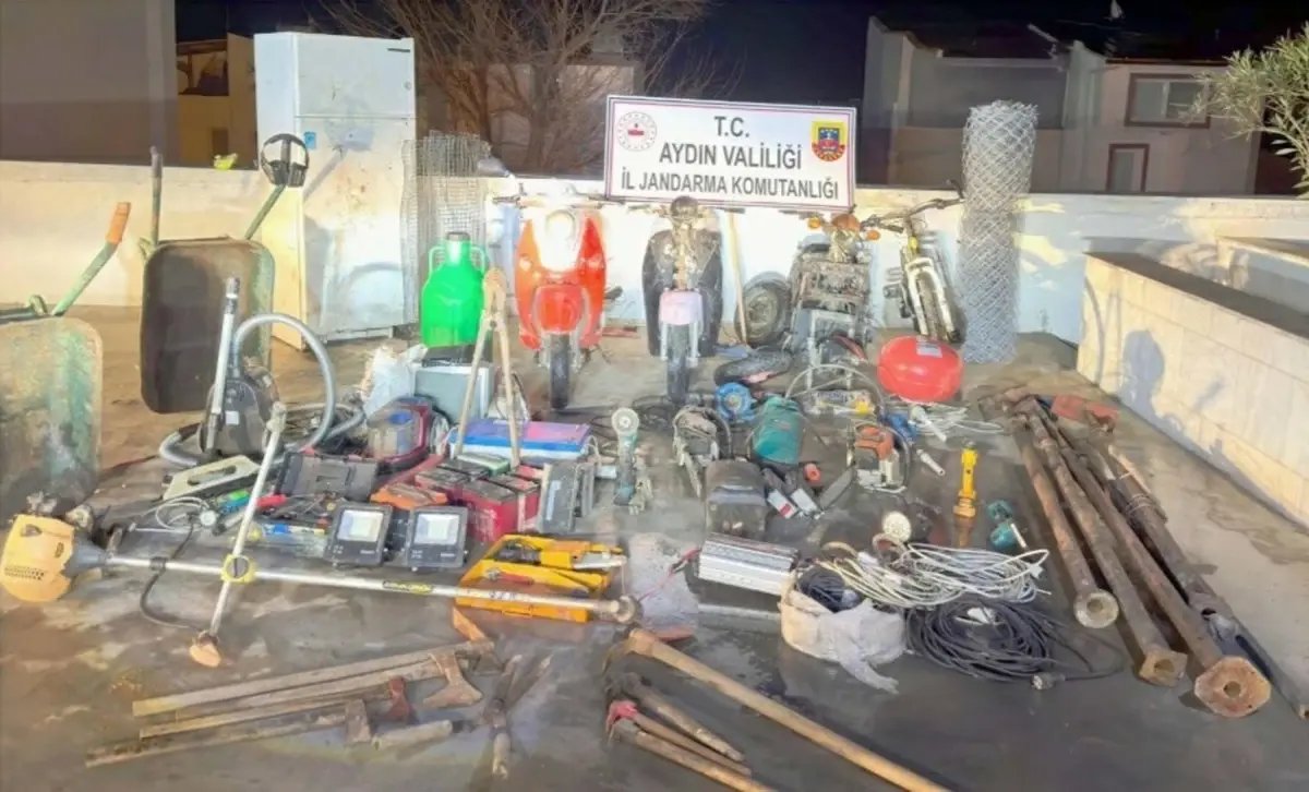 Sağanak sonrası boşaltılan 4 evden hırsızlık yapan şüpheliye gözaltı