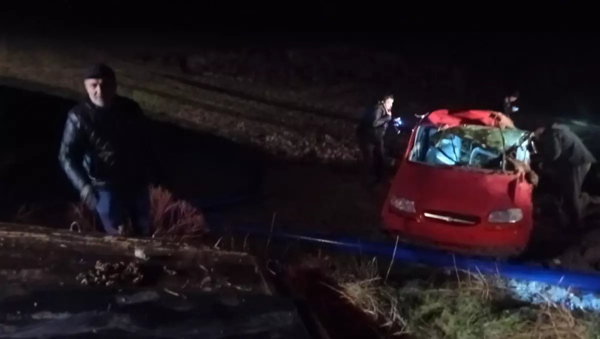 Beypazarı'nda otomobil şarampole uçtu: 3 yaralı