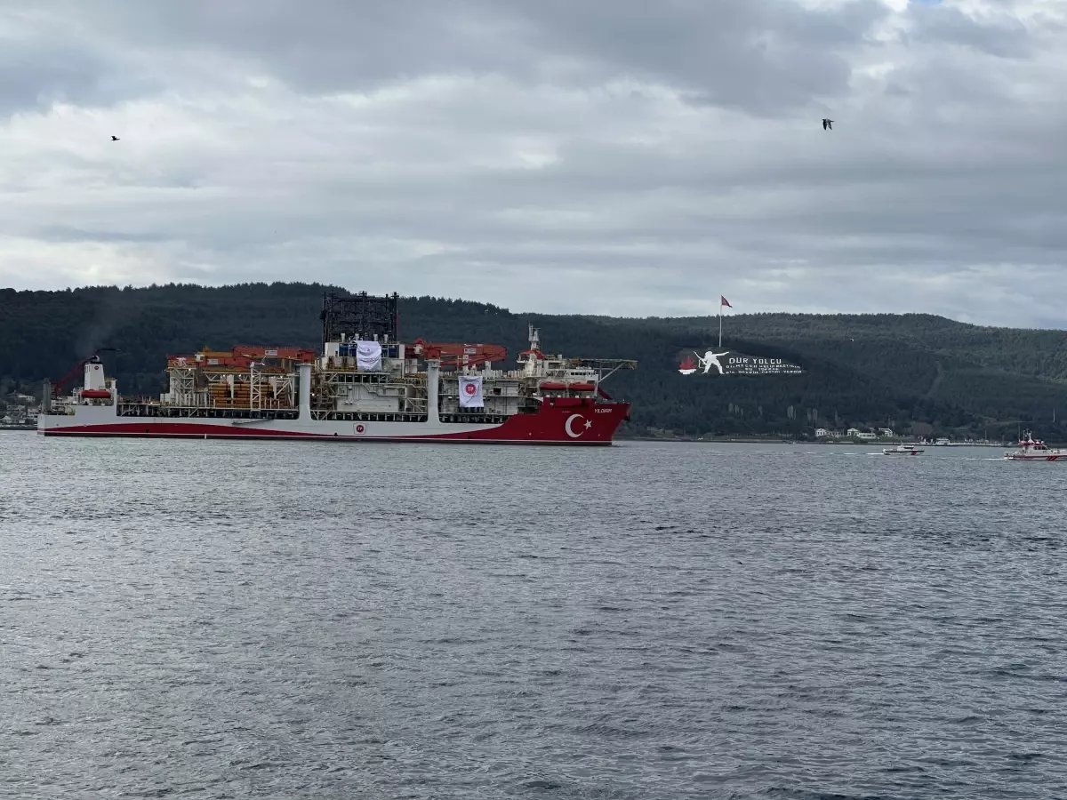 Yıldırım derin deniz sondaj gemisi, Çanakkale Boğazı'ndan geçti