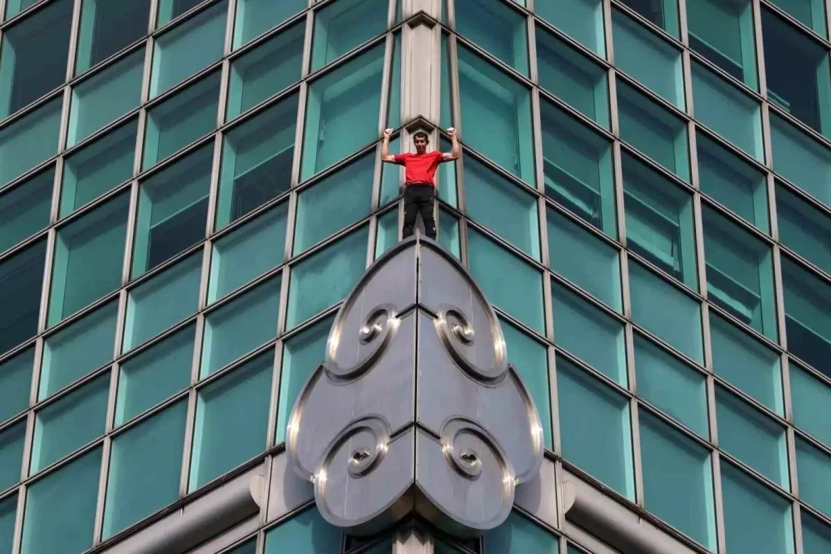 ABD'li sporcu Honnold'dan Tayvan'ın en yüksek binasına halatsız tırmanış