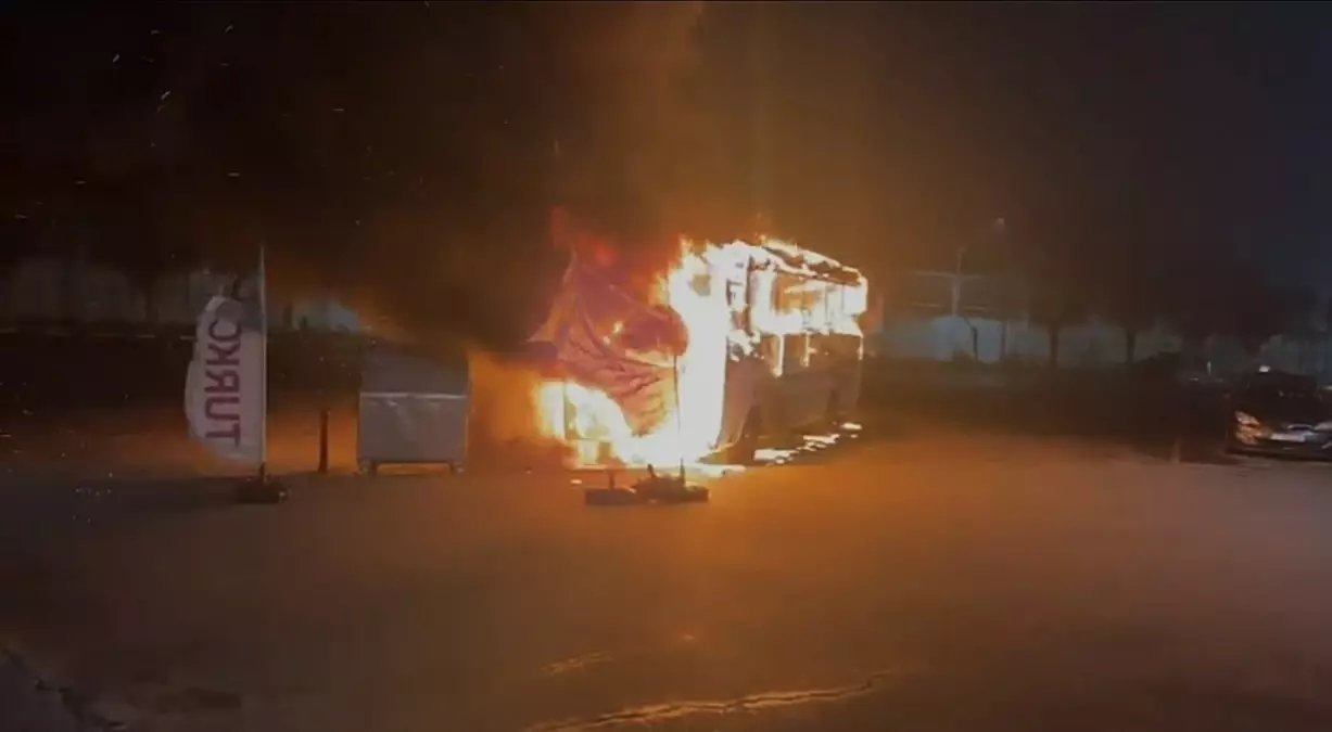 Kapıkule'de yolcu otobüsü alev alev yandı