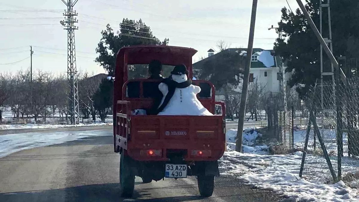 Kardan adam motosiklet kasasında yola çıktı