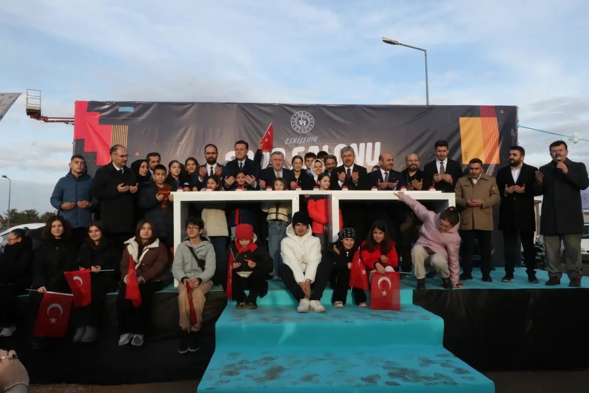 Gençlik ve Spor Bakanı, Eskişehir'de Spor Salonu Temel Atma Törenine Katıldı