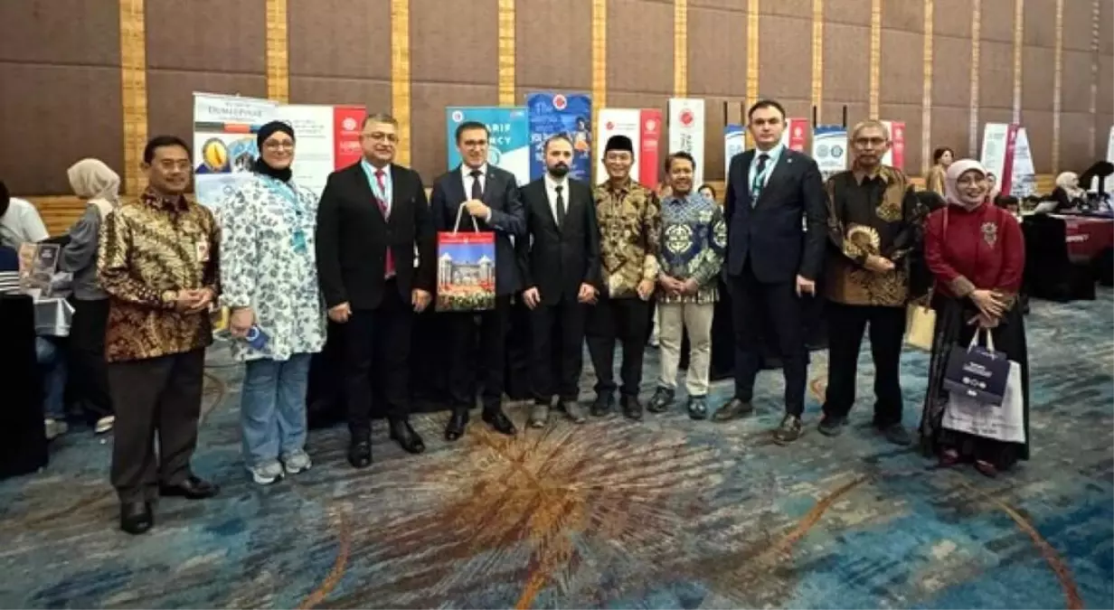 Kütahya Dumlupınar Üniversitesi, Endonezya Türk Üniversiteleri Eğitim Fuarı'nda yerini aldı