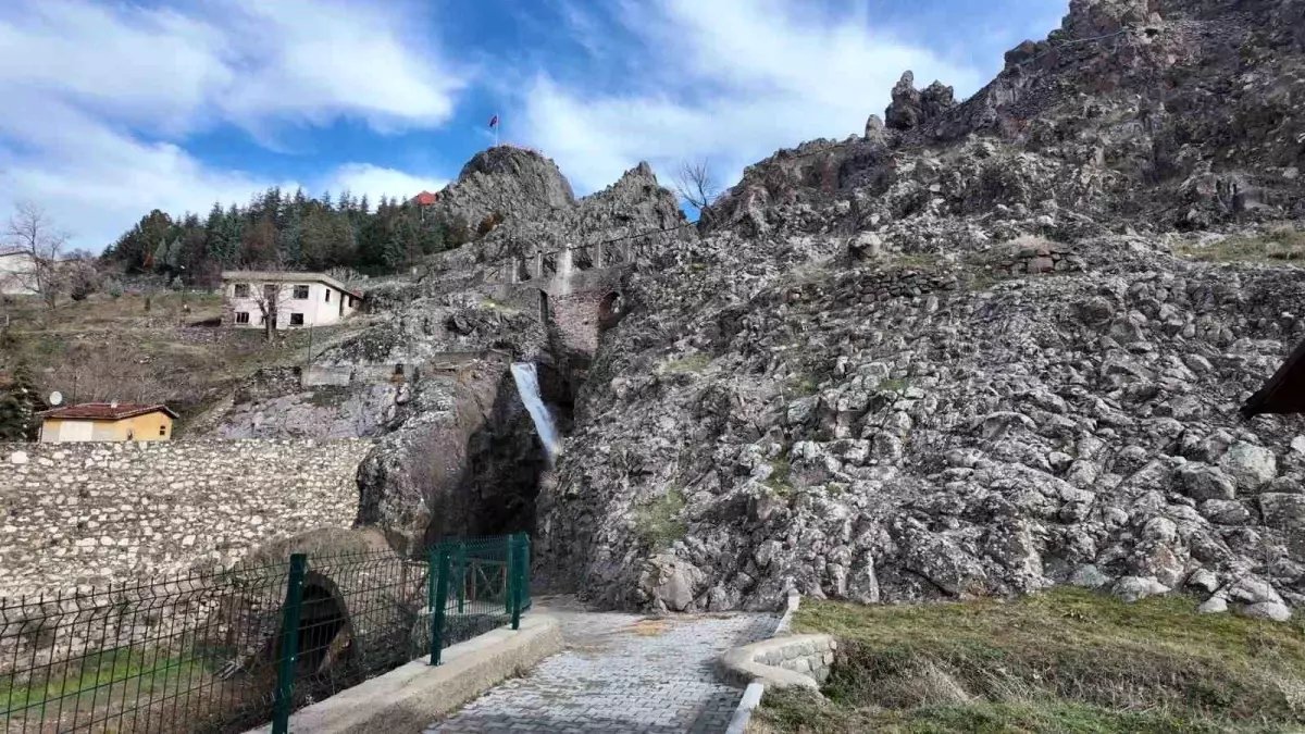 Kütahya'da kayıp kız çocuğunun cansız bedeni dere kenarında bulundu