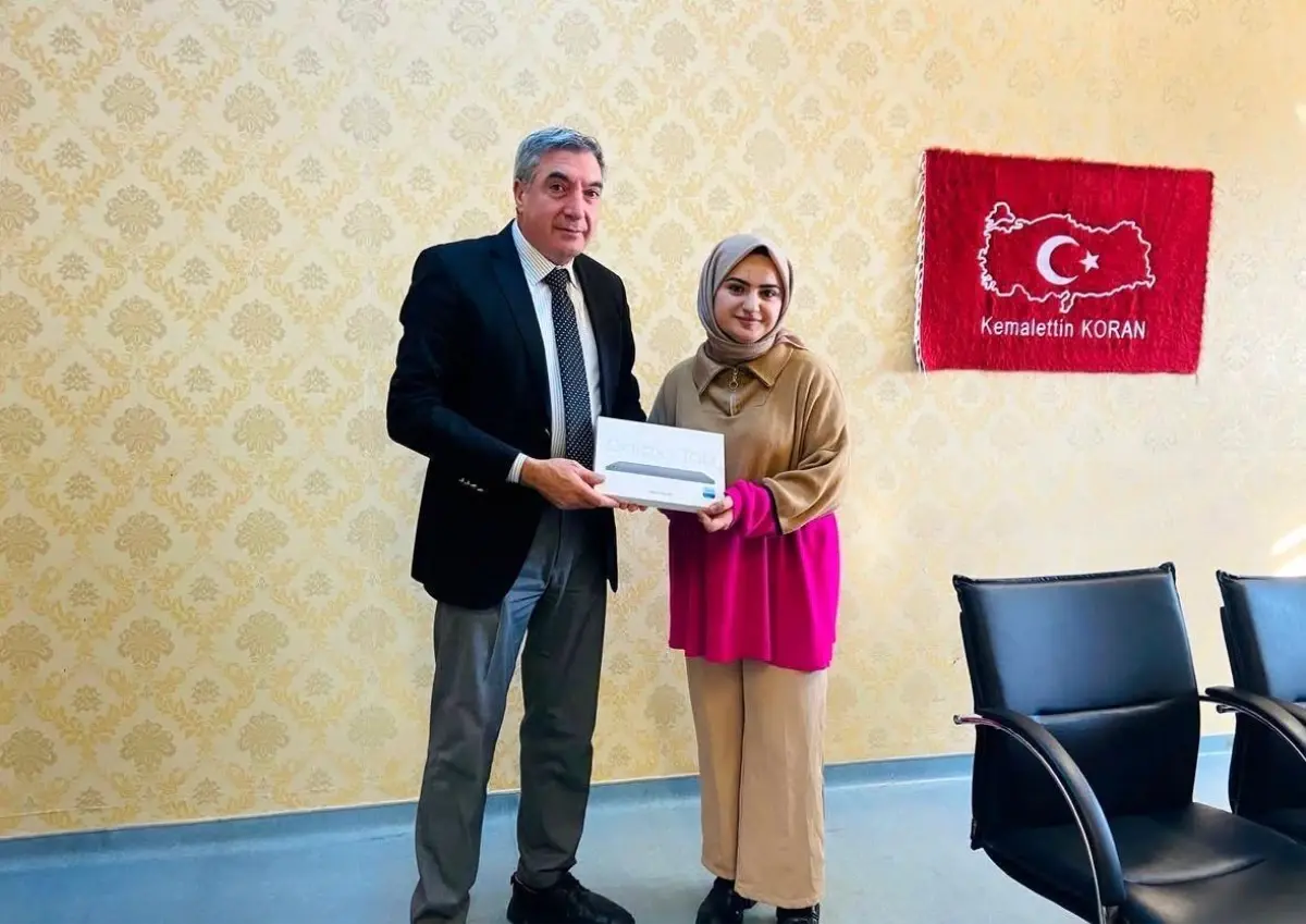 Diyadin'de gençlere tablet desteği