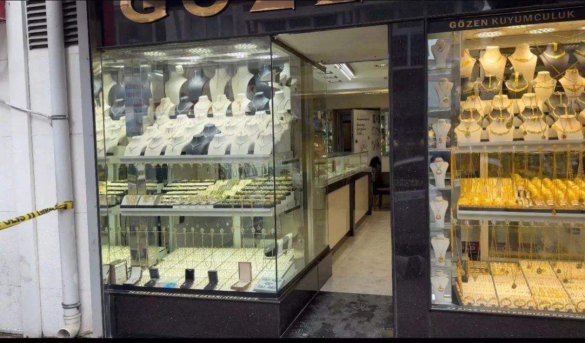 Kuyumcuda silahlı soygun: Önce 1 kilo istedi, sonra 100 gramlık külçeyi alıp kaçtı