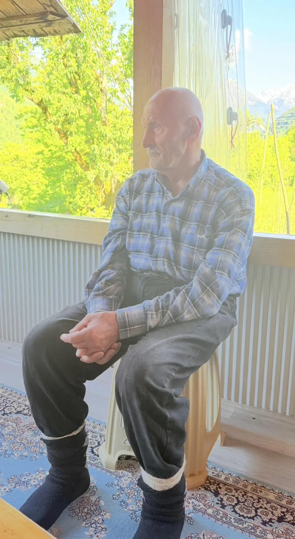 Karla kaplı köy yolu nedeniyle 15 saatlik kurtarma operasyonu sonucu hayatını kaybetti