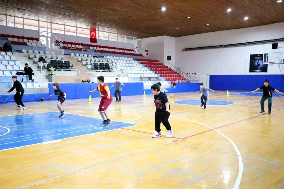 Bilecik'te basketbol spor okulları antrenmanları sürüyor