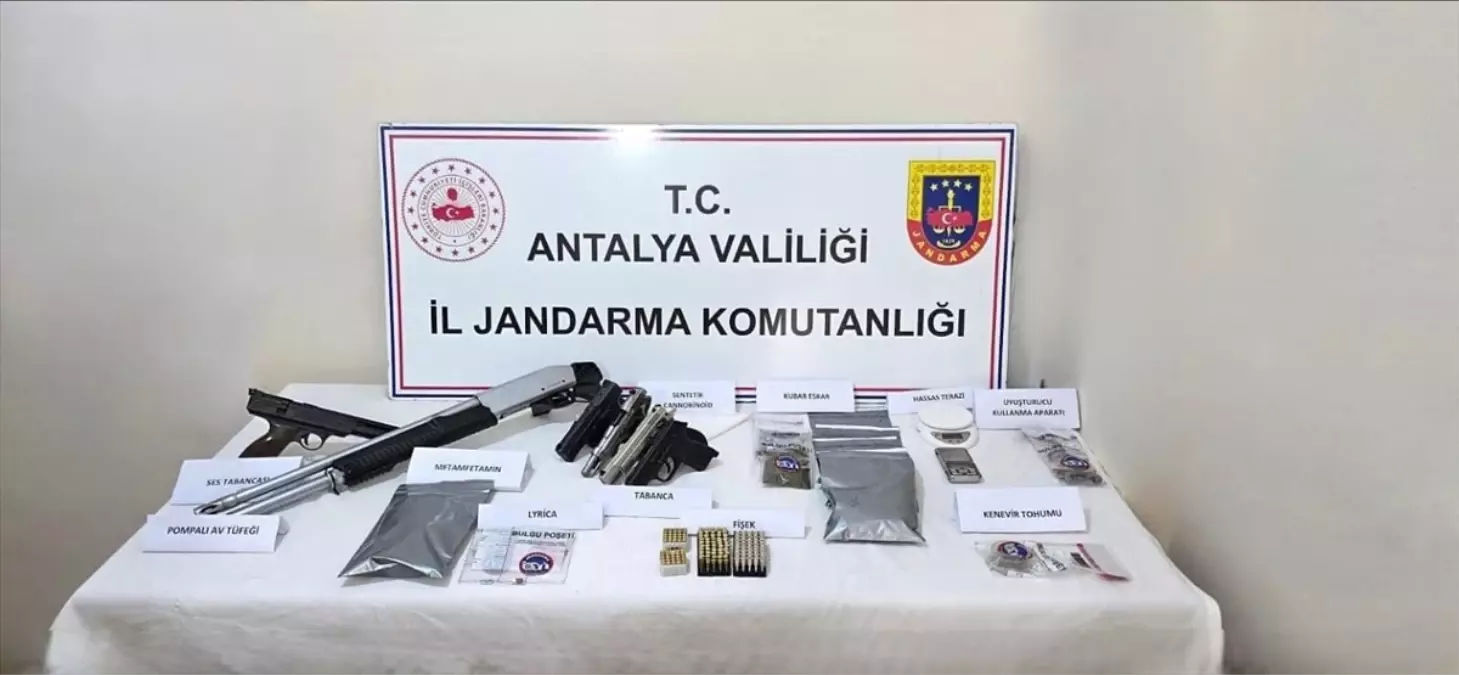 Antalya'da uyuşturucu operasyonunda 30 şüpheli yakalandı