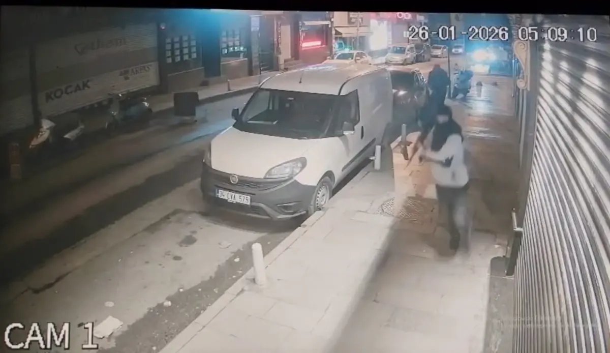 Kağıthane'de caddede kalaşnikoflu saldırı kamerada; 'İşi dayı lakaplı kişiden aldım'