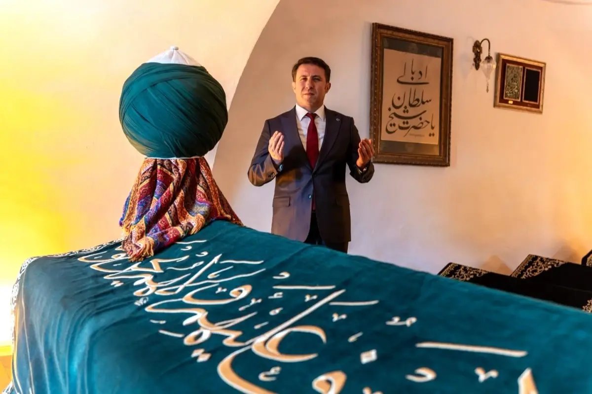 İl Emniyet Müdürü Çağlar'ın ilk durağı Şeyh Edebali Külliyesi