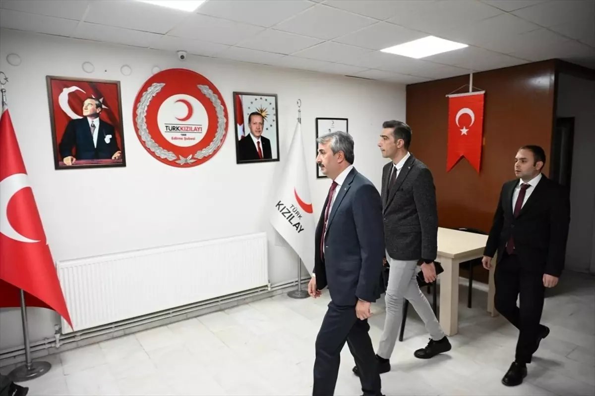 Edirne Valisi Sezer, Türk Kızılay Edirne Şubesini ziyaret etti