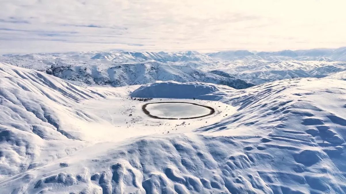 Erzincan'ın 'nazar boncuğu' dondu; ortaya güzel görüntüler çıktı