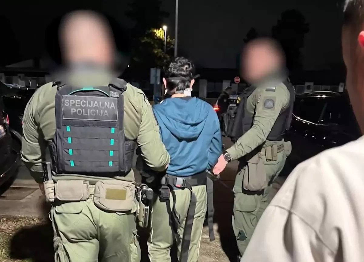 13'ü kırmızı bültenle aranan 14 suçlu, yurda getirildi