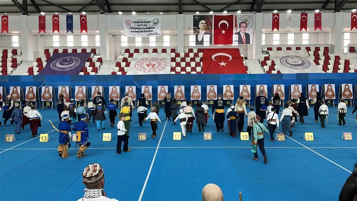 Kütahya'da Geleneksel Türk Okçuluğu şöleni başladı