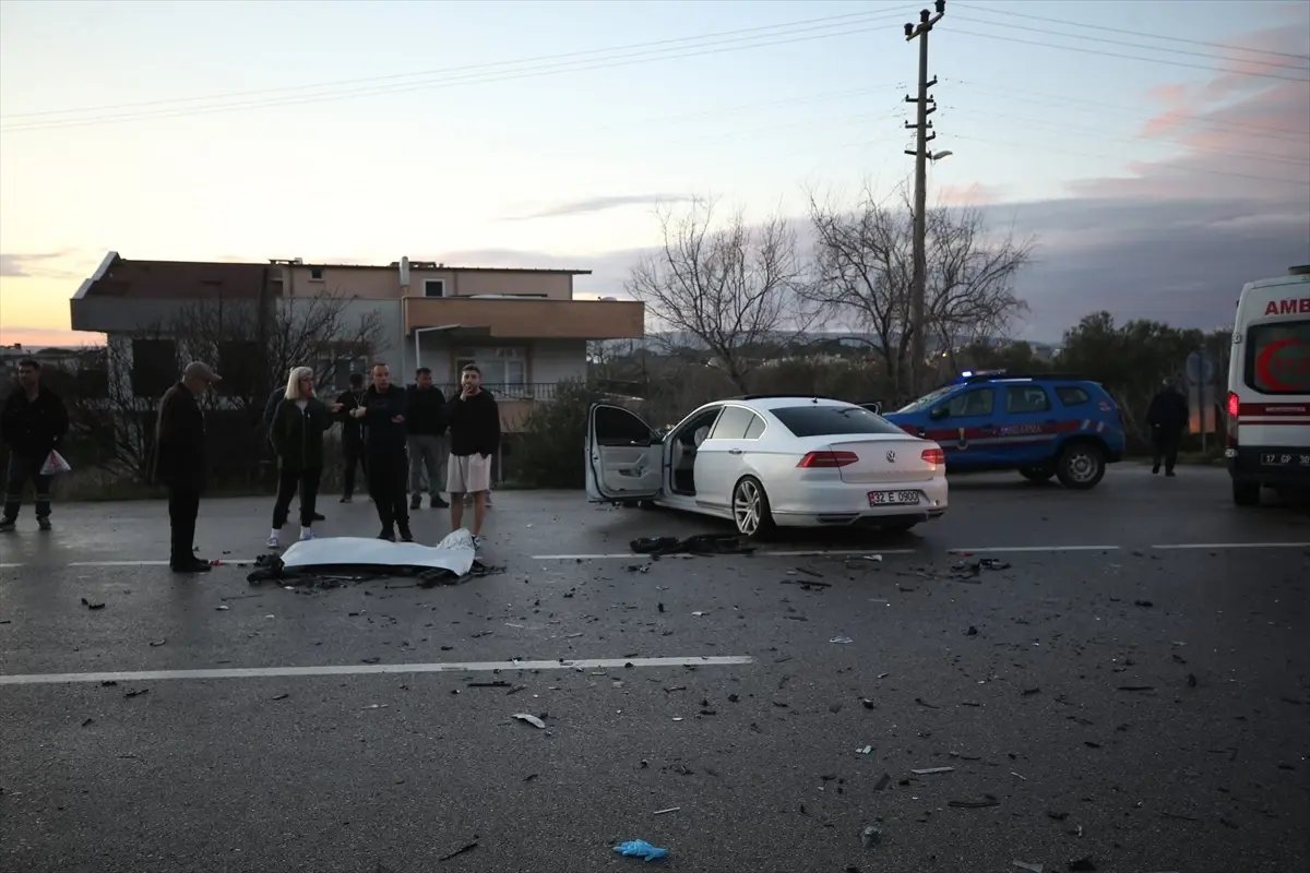 Çanakkale'de iki otomobilin çarpıştığı kazada 5 kişi yaralandı