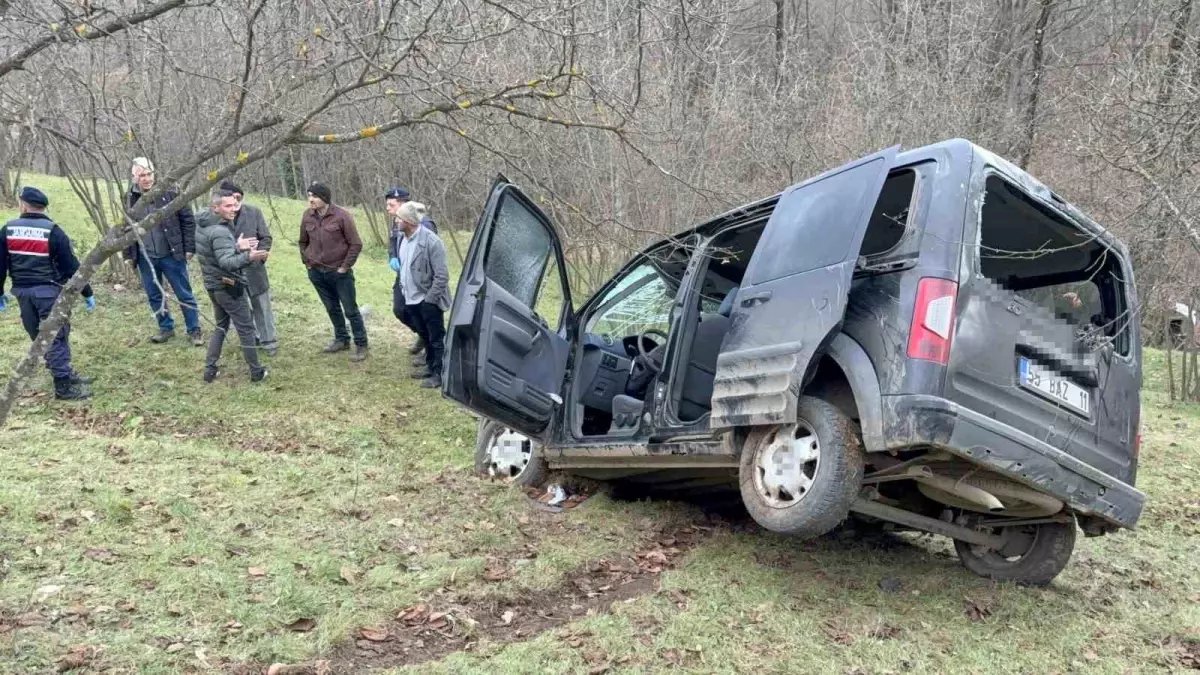 Yoldan çıkan araç 60 metrelik uçuruma yuvarlandı: 1 ölü, 2 yaralı