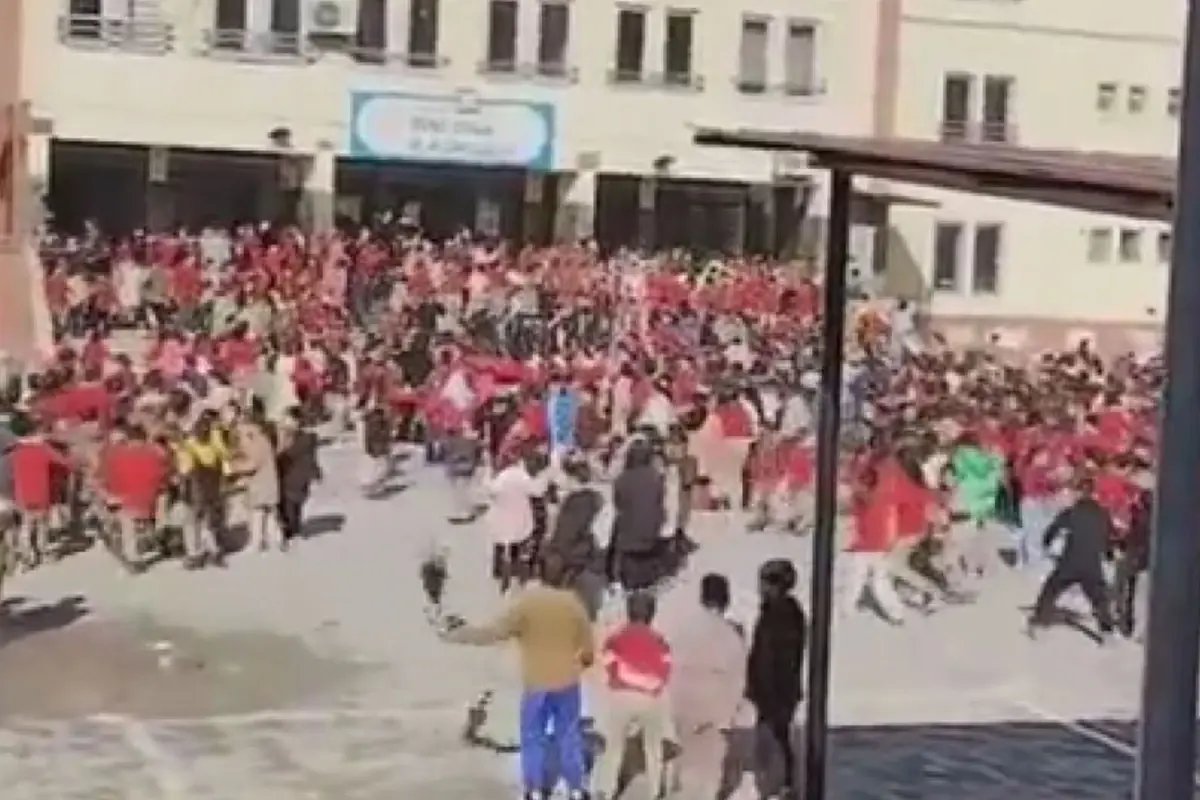 Teneffüste çalan müzik izleyenlerin yüzünü gülümsetti