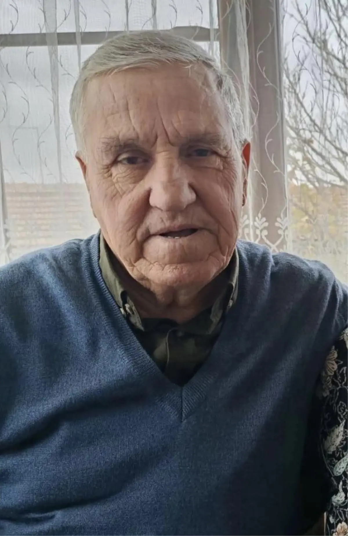 El frenini çekmeyi unuttuğu traktörün altında kalarak öldü