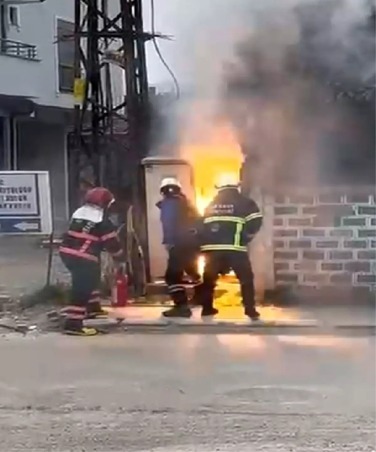 Sakarya'da trafo yangınındaki patlama paniğe neden oldu