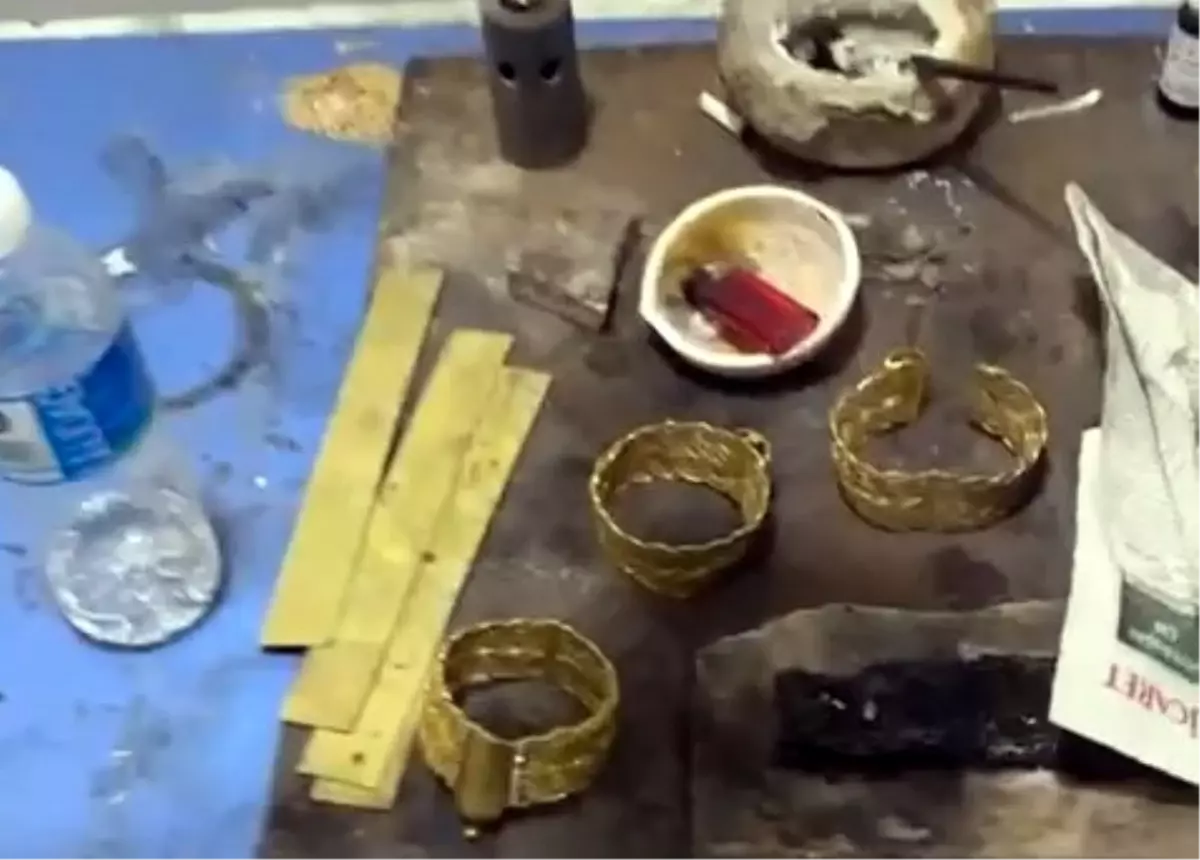 Avcılar'da güzellik merkezi süsü verilen iş yerinde sahte altın üretimine operasyon