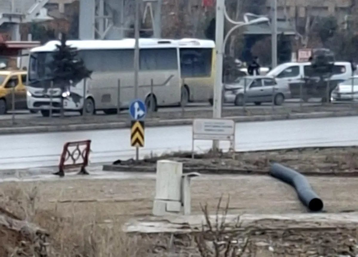 Malatya'da otobüs ile otomobil çarpıştı: 2 yaralı