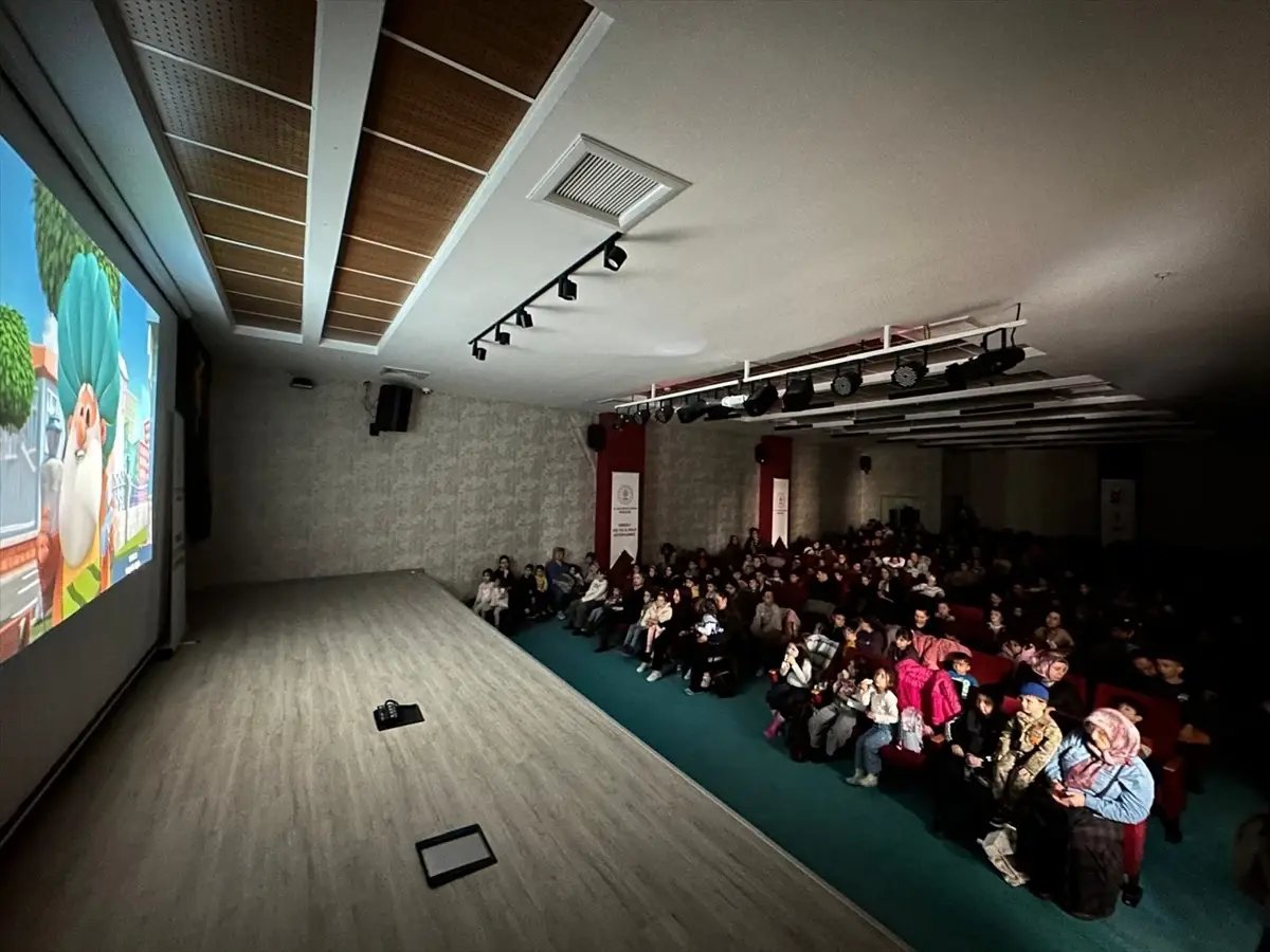 Denizli'de yarıyıl tatilinde çocuklar sinemayla buluştu