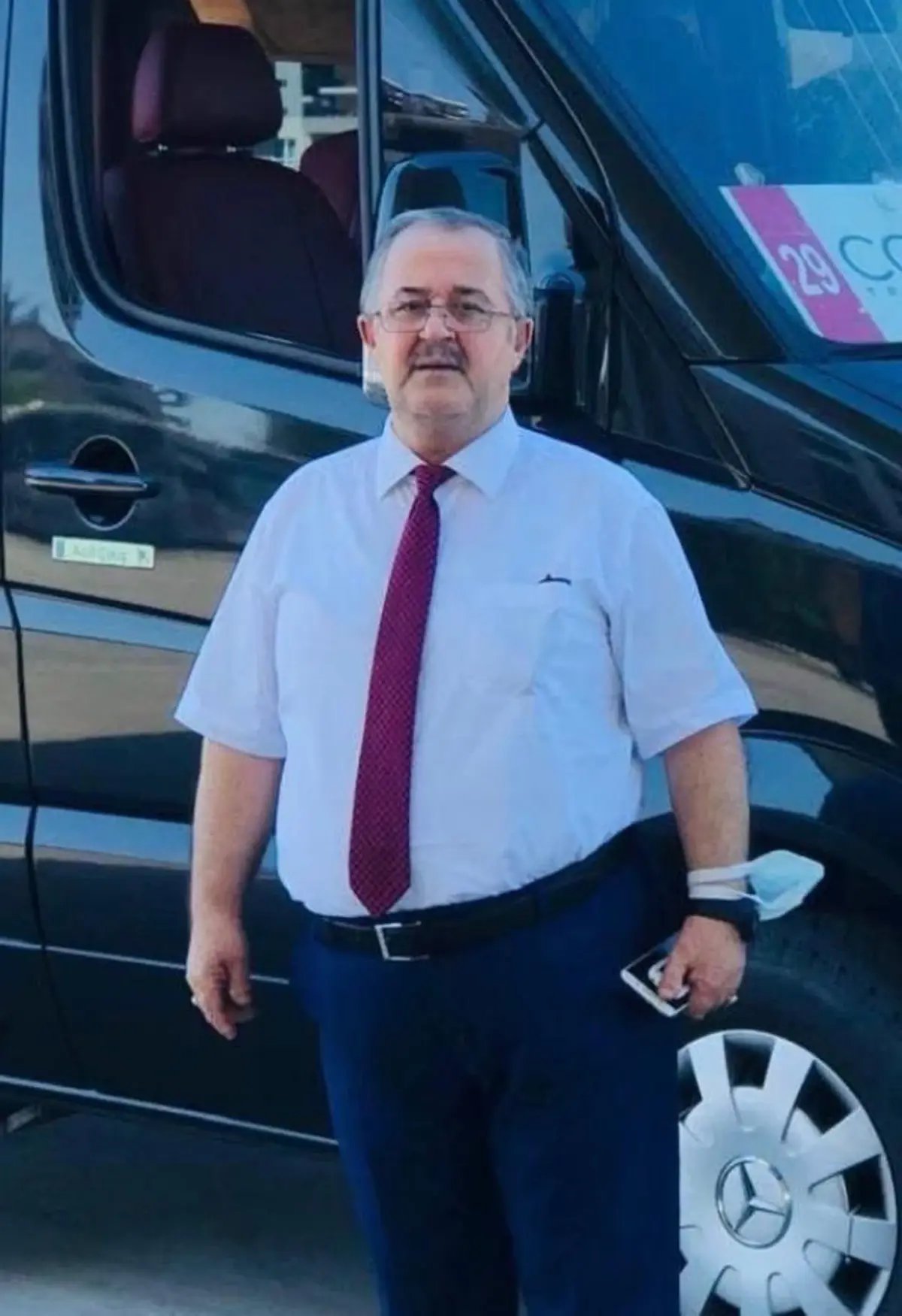 Antalya'da emekli polis memuruna kamyonet çarptı: Öldü