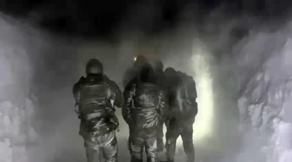 Ağrı'da tipide mahsur kalan vatandaşlar için ekipler seferber oldu