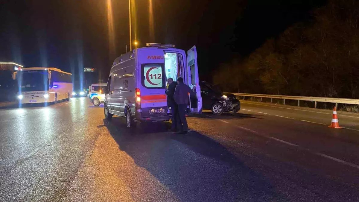 Otomobil ile hafif ticari araç çarpıştı: 5 yaralı