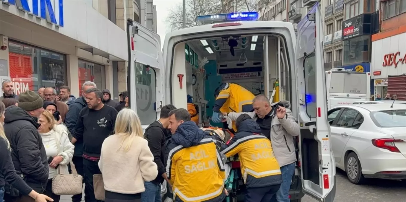 Zonguldak'ta bir mağazada merdivenlerden düşen kadın ağır yaralandı